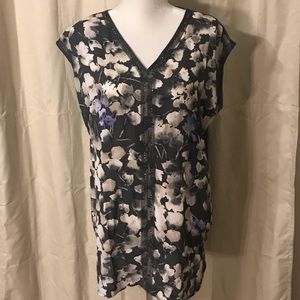 Vera Wang women’s Sleeveless blouse